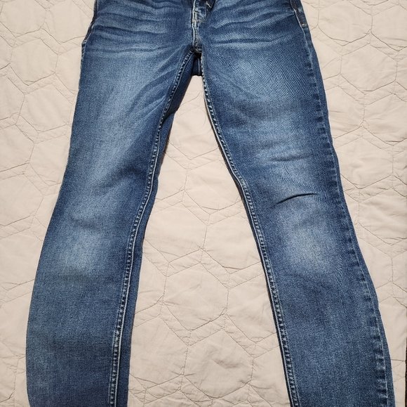 Guess Low Rise Skinny Jeans - Picture 2 of 3